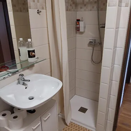 Udoben, Razkosen, Soncen Apartma, 5 Min Do Avtoceste شقة