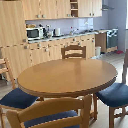 شقة Udoben, Razkosen, Soncen Apartma, 5 Min Do Avtoceste